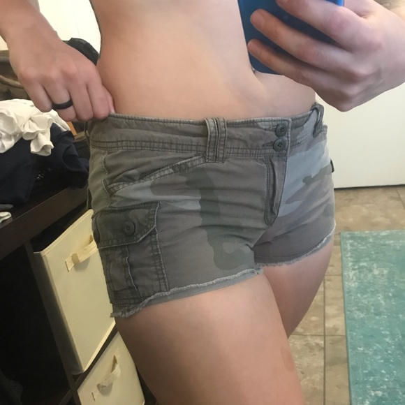 Camo American Eagle Shorts - Picture 3 of 4